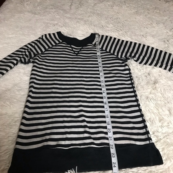 Lululemon Open your Heart long Sleeve II - Reversible black & White Size none - Picture 13 of 13